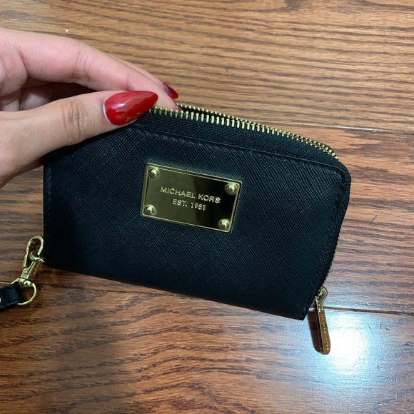 Michael Kors Wrislet Wallet - Picture 5 of 5